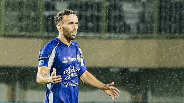 PSIM Tanpa Ze Valente Hadapi Semen Padang FC