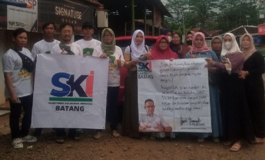 Dekatkan Sosok Anies Baswedan ke Masyarakat, Relawan SKI Batang Bagi-bagi Takjil
