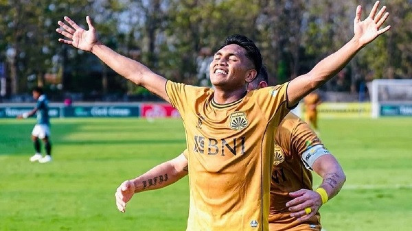 Duel Dua Sahabat Frengky Missa dan Doni Tri Pamungkas