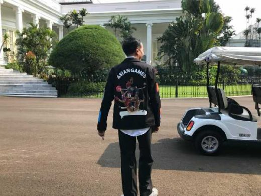 Saat Jokowi Promosi Asian Games 2018 Karya Desainer M Haudy