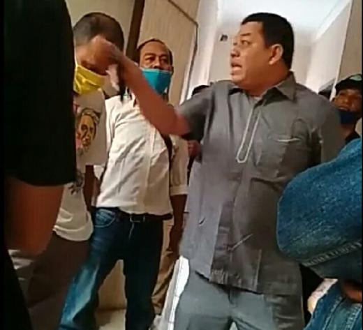 Anggota DPRD Rohul Ngamuk Diberi Sembako Isi 3 Sendok Beras dan Tiga Butir Telur Puyuh