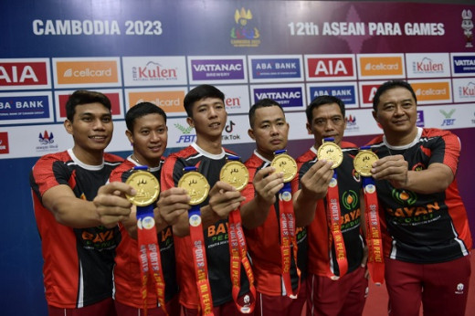 Tim Beregu Para Bulu Tangkis Sumbang Medali Emas Pertama Indonesia di ASEAN Para Games 2023 Kamboja