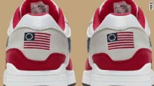 Distribusi Sepatu Nike Bergambar Bendera Ini Dihentikan