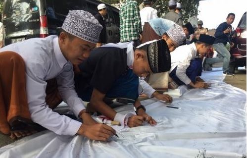 Ratusan Santri Sekar Kijang Jember, Hari ini Deklarasi Dukungan untuk Jokowi