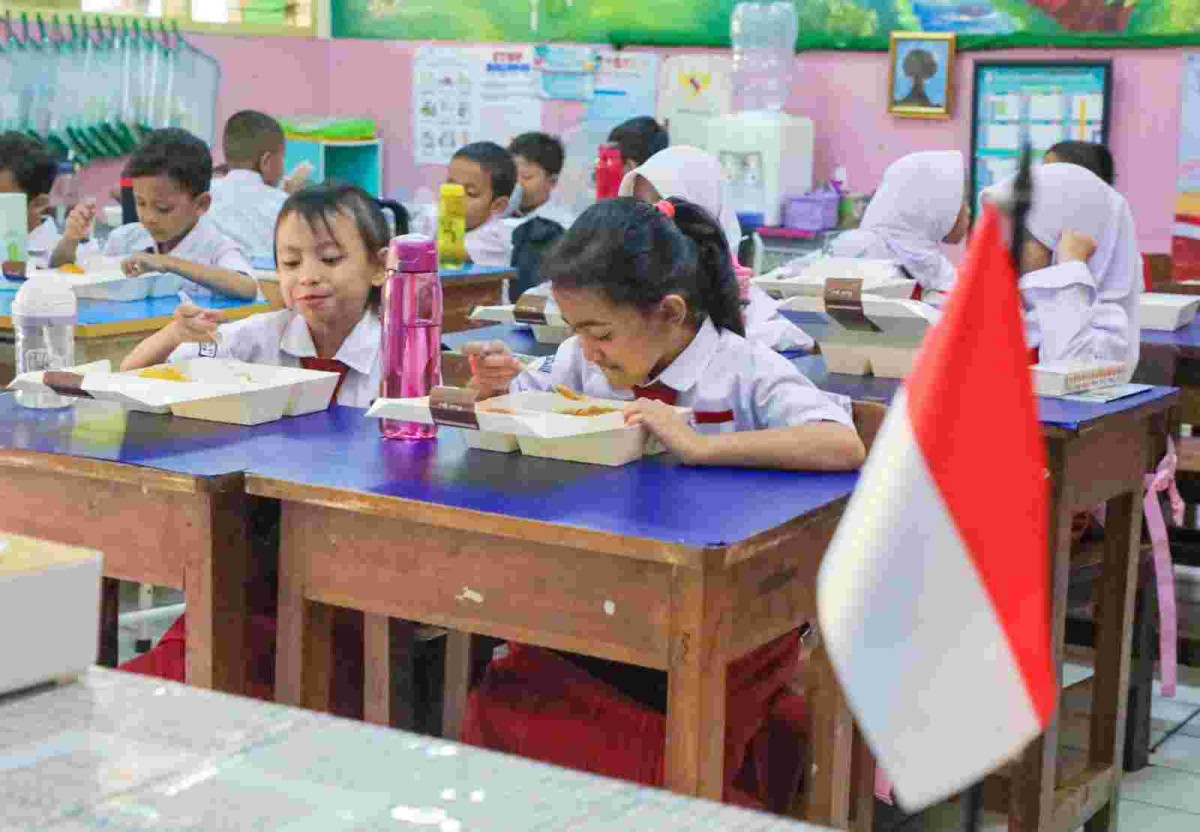 Pj Gubernur DKI Cek Uji Coba Makan Bergizi Gratis di SDN Gunung 01