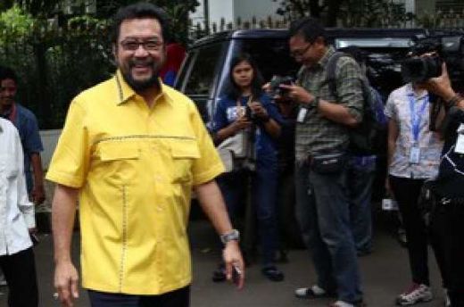 Pohon Beringin Kembali Oleng, DPP Golkar Copot Yorrys Raweyai dari Posisi Elite Partai