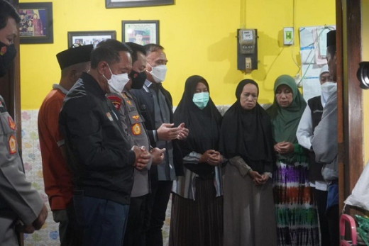 Menpora Amali Takziah ke Rumah Duka Korban Meninggal Tragedi Kanjuruhan