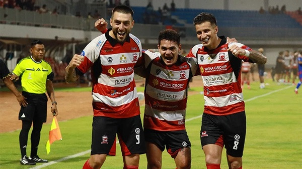 Santacruz Semakin Mengenal Rekan-rekannya di Madura United