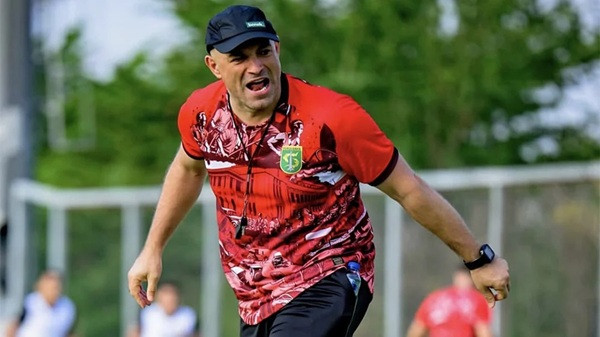 Bernando Tavares Beri Kesempatan Empat Pemain Muda Persebaya Berlatih