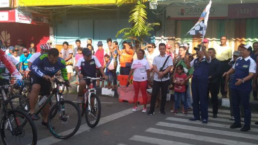 Tabea... Kecerian Peserta Sepeda Nusantara Disiram Matahari Ufuk Timur