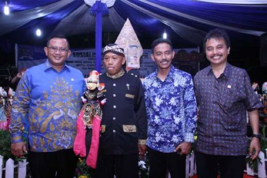 Sosialisasi Melalui Pendekatan Budaya, MPR Gelar Wayang Golek di Desa Pasir Angin, Cileungsi
