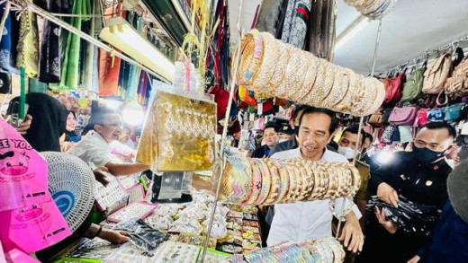 Jokowi Beli Songket di Pasar Bawah Pekanbaru, Pedagang Harap Omzet Naik Usai PPKM Dicabut
