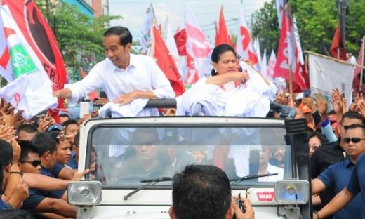 Bagi-bagi Kaos, Jokowi Targetkan Menang 80 Persen di Banyumas