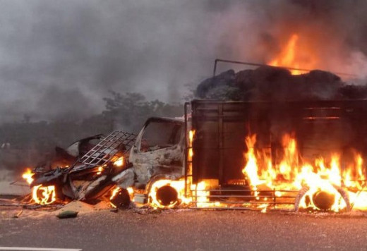 3 Orang Tewas dan 1 Luka Bakar saat Kecelakaan Truk Muatan Kimia di Tol Pemalang-Batang