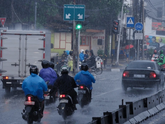 Hujan Lebat Berpotensi Guyur Jabodetabek Hari Ini