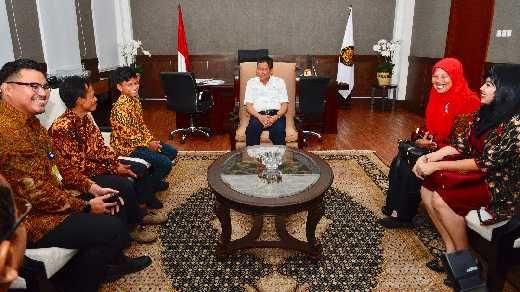 Selain Bertemu Menteri ESDM, Bocah Penemu Listrik dari Pohon Kedondong Juga Silaturahmi dengan Panglima TNI