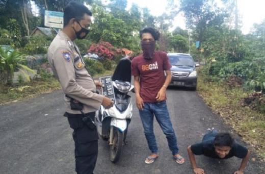 Gara-gara Teriak Covid-19 Tak Ada, Pemuda di Sukabumi Dikejar Satgas