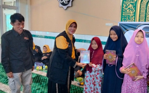 Jelang Milad ke-9, FPKB Bagikan 50 Alquran ke Masjid Al Hidayah Kulim