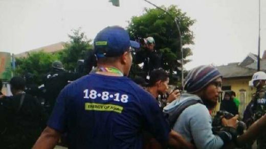 Arogan, Petugas Pengamanan Obor Asian Games Pukul Reporter TV di Jambi
