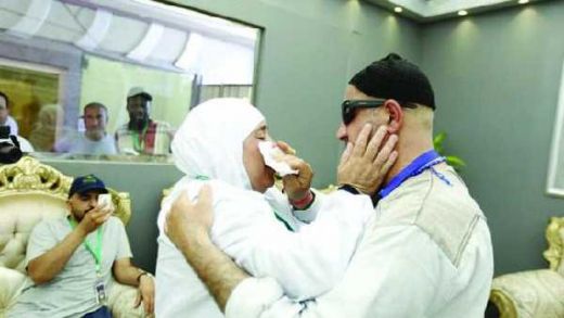 Mengharukan,15 Tahun Terpisah, Kakak Beradik Bertemu Saat Haji di Makkah