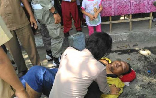Heroik! Aksi 3 Polisi Wanita di Kampar Selamatkan Pria Serangan Jantung di Pinggir Jalan