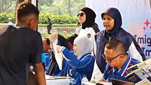2027 Banyak Tanggal Merah, Para Pelancong Berbondong Urus Paspor