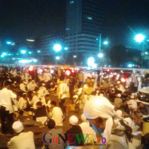Ribuan Massa Pendemo Mulai Padati DPR, Salawat dan Takbir Bergema di Depan Gedung Wakil Rakyat