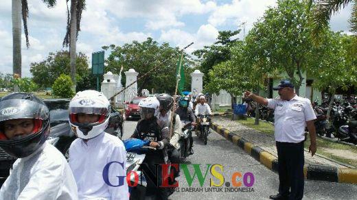 Ribuan Umat Muslim Salat Jumat Berjamaah di Mesjid Agung An Nur Pekanbaru, Jelang Aksi 4 November