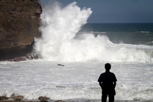 Gelombang 7 Meter Berpotensi Terjadi di Laut Natuna, Warga Diimbau Waspada