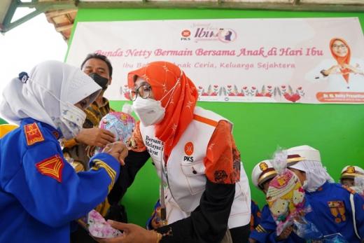 Jelang PTM 100 Persen, DPR: Penerapan Prokes di Sekolah Harus Diawasi