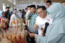 Tinjau Pameran 7.100 Produk UMKM Bandung, Pimpinan DPR: Kualitas Oke, Tinggal Pemasaran