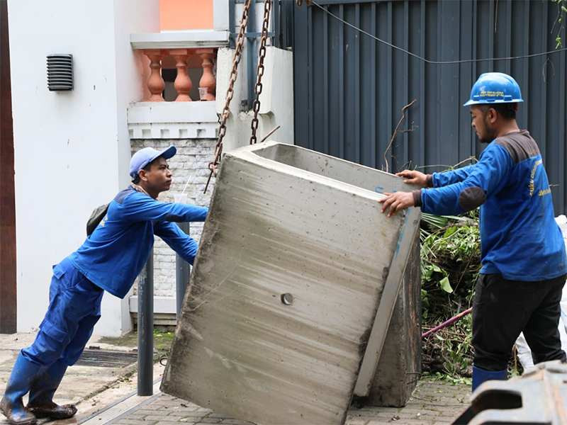 Cegah Banjir, Saluran Air di Jalan Brawijaya I Dinormalisasi