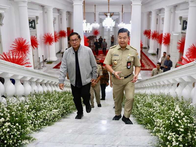 Pramono Anung Kunjungi Balai Kota, Pj Gubernur Teguh Perkenalkan Ruang Kerja