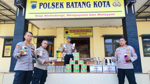 Razia Pekat Ramadan, Polsek Batang Kota Sita Ratusan Petasan dan Miras