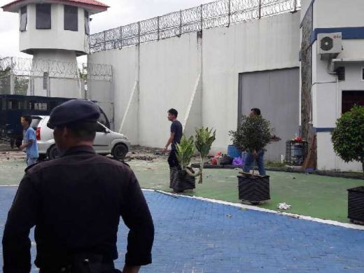 Waspada, 200 Tahanan LP Sialang Bungkuk Kabur, Mereka Menyebar di Kota Hingga Menyandera Anak-anak