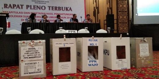 Bawaslu dan Petugas PPK Adu Jotos saat Pleno KPU Kabupaten Cianjur