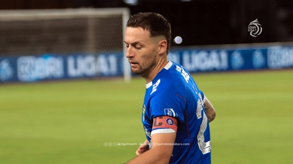 Enggan Larut Dalam Kecewa, Marc Klok Pantau Laga Persebaya