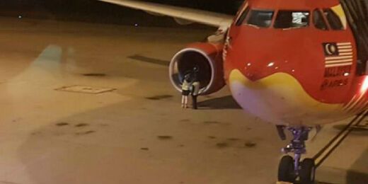 Diserang 2 Burung, Mesin Pesawat Air Asia Meledak 5 Kali di Udara