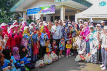 Pj Gubernur DKI Jakarta Tinjau Penjualan Sembako Murah di Bintaro