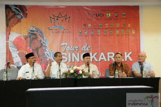 Mampir ke Mandeh, Menpar Buka Tour de Singkarak 2016 di Solok