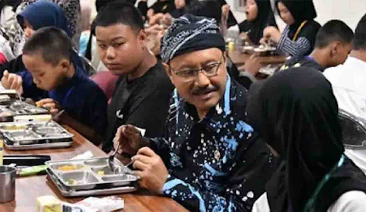 Tujuh Siswa Sakit, Mensos: Mungkin Karena Belum Terbiasa Makan Teratur dan Bergizi