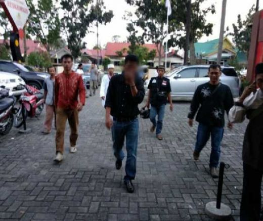 Tak Mau Terima Materai 6000, FPI Serahkan Joni Boyok ke Polda Riau Tanpa Lecet Sedikitpun
