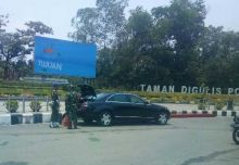 Bagi- bagi Sertifikat di Taman Digulis Pontianak, Mobil Jokowi Mogok