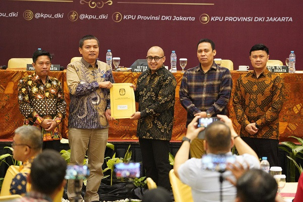 KPU DKI Jakarta Serahkan Hasil Penelitian Persyaratan Administrasi Pasangan Cagub dan Cawagub DKI Jakarta Tahun 2024