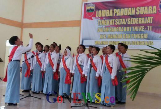 Lomba Paduan Suara Tingkat SMA dan Jalan Sehat Meriahkan HUT TNI ke-71 di Mandau Pinggir