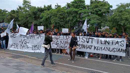 Demo Soal Tragedi Kanjuruhan di Mapolda, Mahasiswa Desak Kapolri Copot Kapolda Jatim