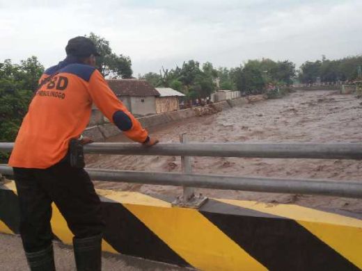 4 Wisatawan Terseret Banjir, Tim SAR Temukan Satu Orang Tewas, Dua Selamat dan Satu Orang dalam Pencarian