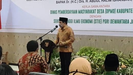Kuliah Umum di Jombang, Mendes PDTT Jelaskan Fungsi dan Manfaat BUMDes bagi Warga Desa