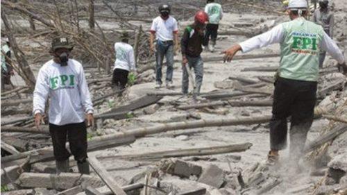 Meski Sudah Dibubarkan, Aksi Kemanusiaan FPI Masih Menggelora Bantu Korban Erupsi Gunung Semeru