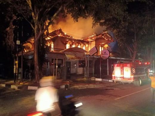 Rumah Mewah di Pekanbaru Terbakar, Pemilik Nangis Gegara 20 Ekor Kucing Ikut Terjebak